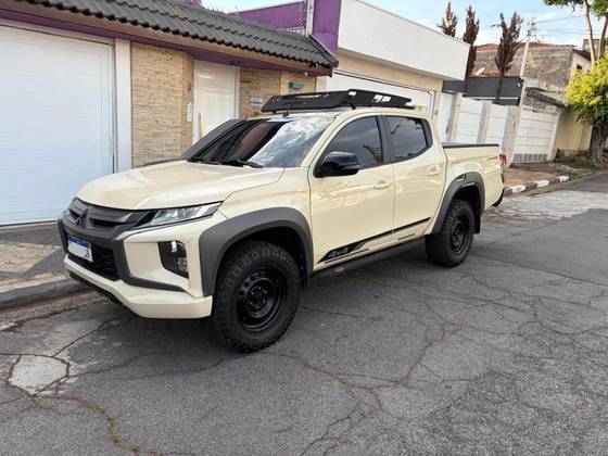 MITSUBISHI L200 TRITON 2.4 16V TURBO DIESEL SPORT SAVANA CD 4P 4X4 AUTOMÁTICO MITSUBISHI L200 TRITON 2.4 16V TURBO DIESEL SPORT SAVANA CD 4P 4X4 AUTOMÁTICO